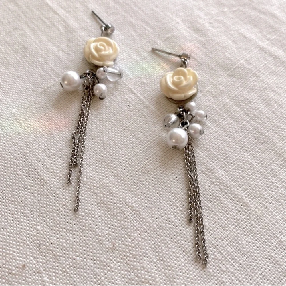 Vintage delicate dangling earrings